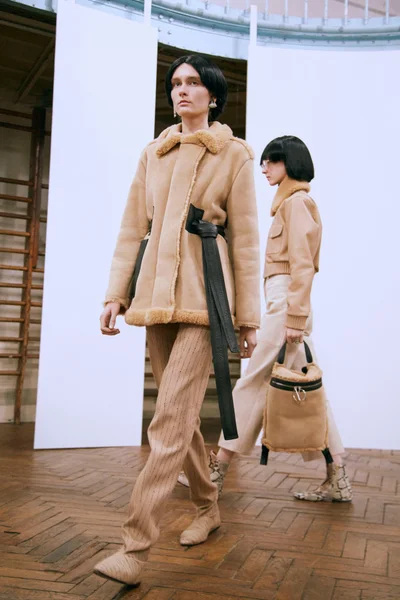Look 3
